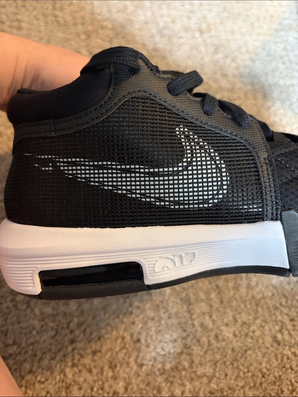 Nike Air - Basketball LeBron Witness 8